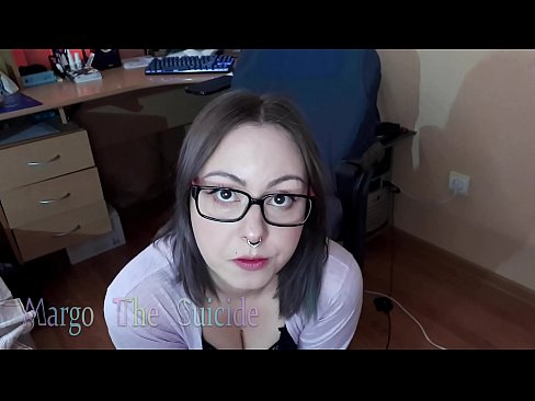 ❤️ Sexy holka s brýlemi kouří dildo hluboko na kameru Sex video u nás ❌️❤