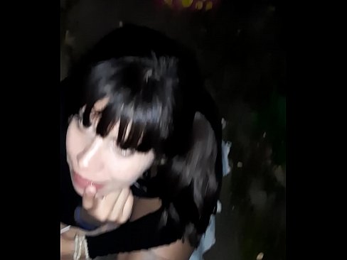 ❤️ Na ulici zduřelý penis výměnou za bonbóny Sex video u nás ❌️❤
