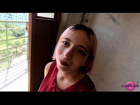 ❤️ Studentka smyslně kouří cizince ve vnitrozemí - sperma na tváři Sex video u nás ❌️❤